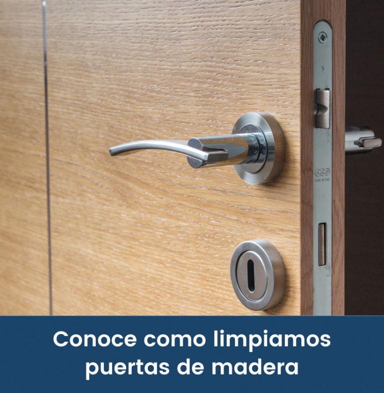 Conoce como limpiamos puertas de madera