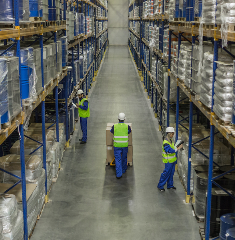 Cuidado de pisos en centros logisticos