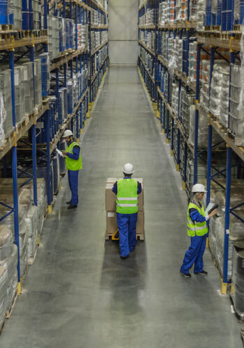 Cuidado de pisos en centros logisticos