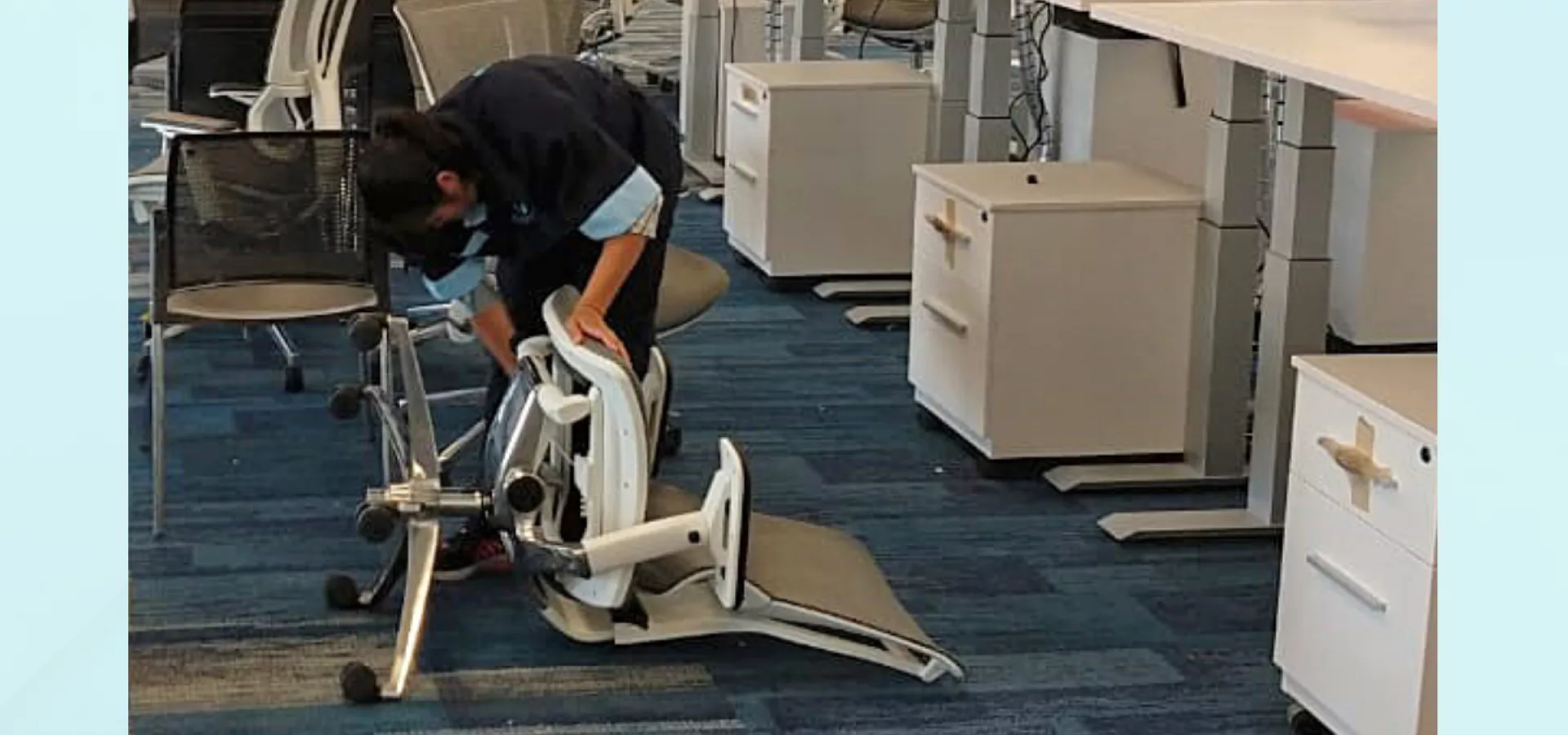 Cómo se limpian las ruedas de las sillas en la empresa