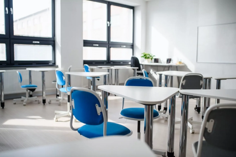 Empty classroom with whiteboard P7 JRC6 B