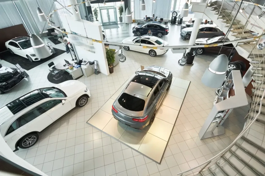 Luxury auto salon VHUF8 M6