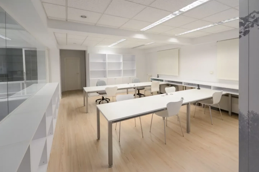 Modern office with white furniture TPF6 MKC