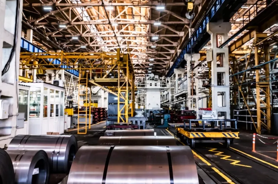 Production hall of modern factory WYRD8 H7